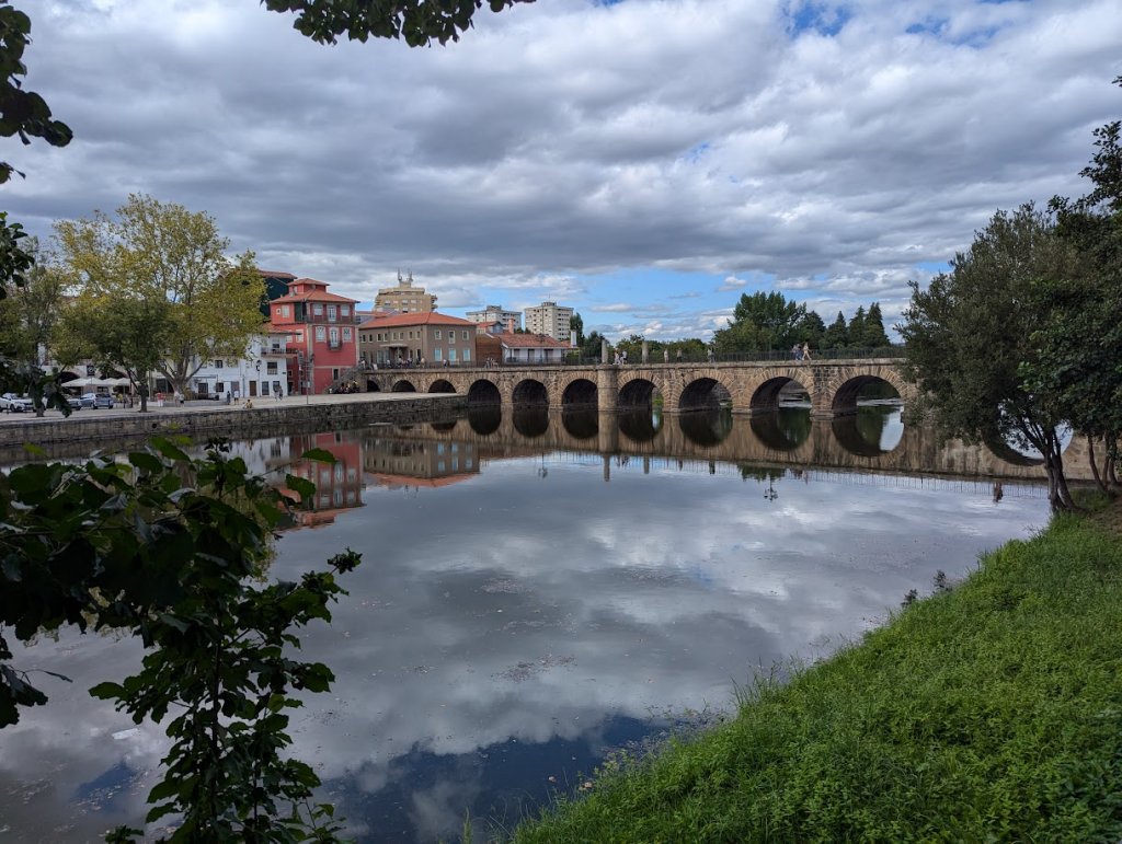 Discover Chaves with Comfort: The Advantages of Using a Taxi in the Thermal City