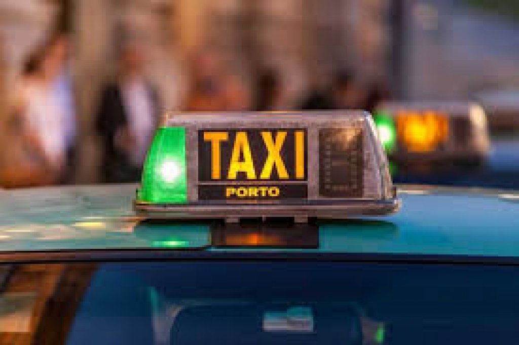 Discover the Advantages of Using a Taxi to Visit Oporto