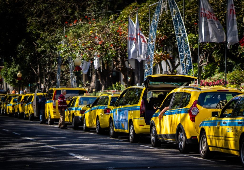 How to Rent a Taxi on Porto Santo Island: Tips and Advantages