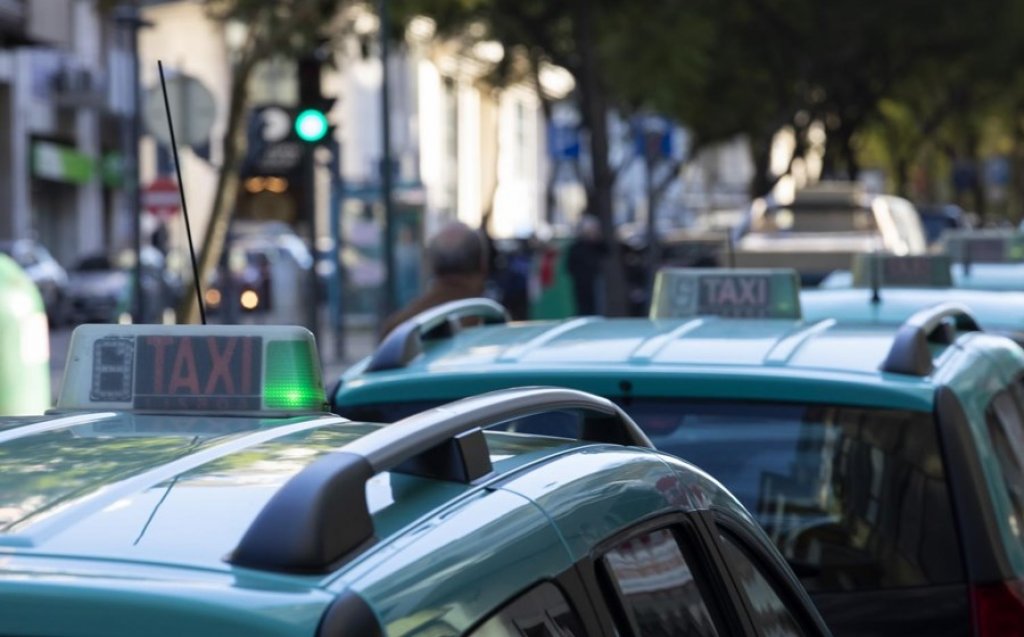 Palmela Taxi: The Best Way to Explore the Village and Its Charm