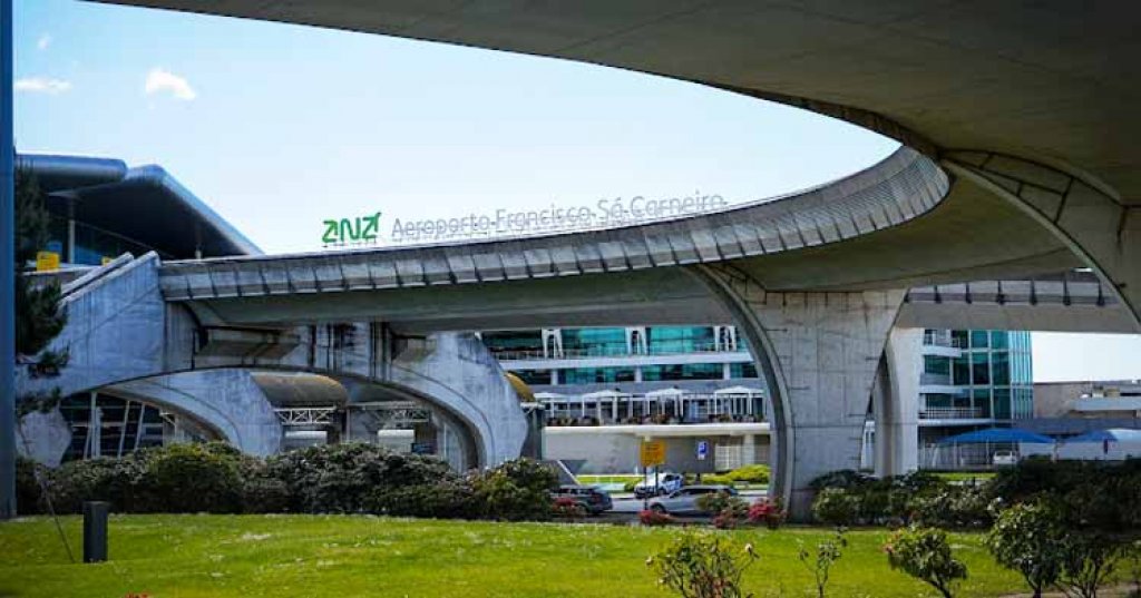 Taxis at Francisco Sa Carneiro Airport / Oporto Airport
