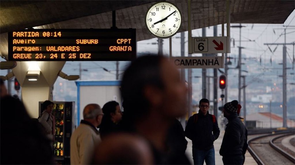 How to Find a Taxi at Train and Metro Stations in Portugal